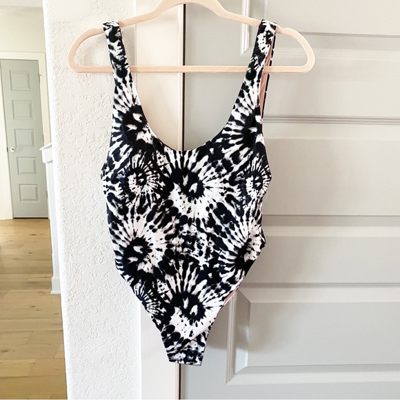 NWT Dolce Vita Tie Dye High Cut One Piece Swimsuit - Picture 2 of 5